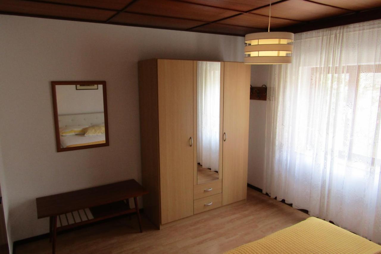 Apartman Avsec Кърк Екстериор снимка